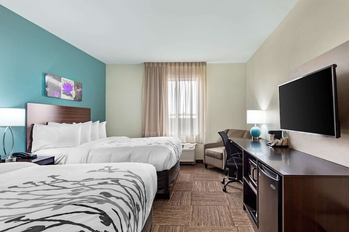 Room 9 of 32