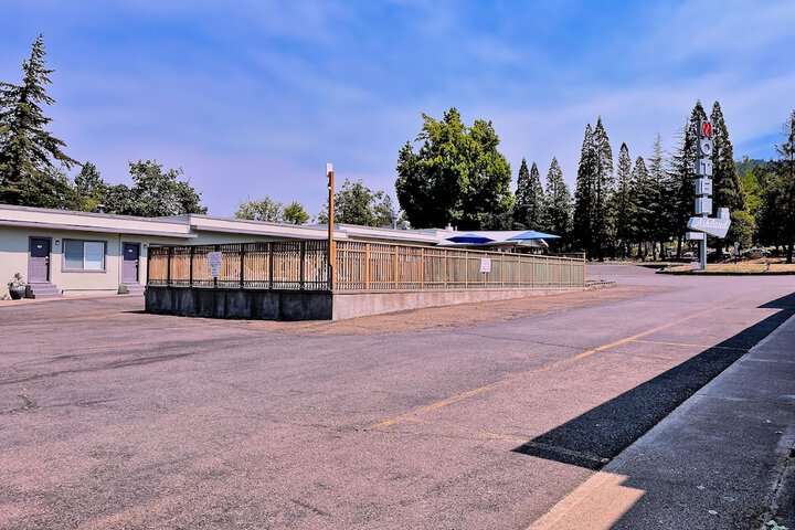 Property Grounds 20 of 20