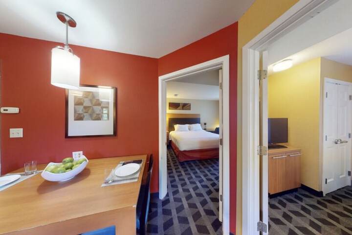 Room 6 of 16