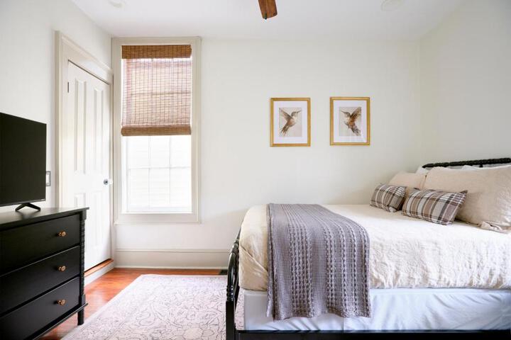 111 Waldburg street Beautifully Renovated Historic 5 bedroom 5 bath