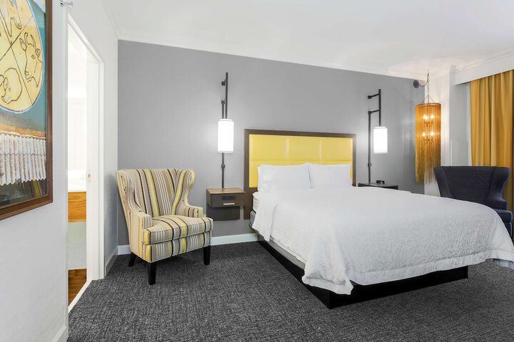 Room 43 of 62