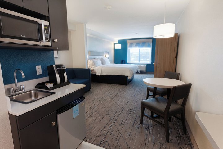 Holiday Inn Express & Suites Logan by IHG