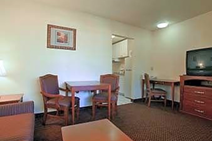 Days Inn & Suites by Wyndham San Diego SDSU