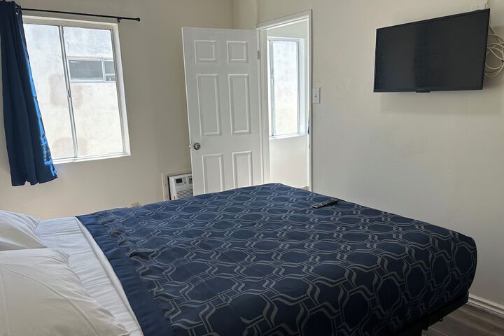 Room 15 of 19