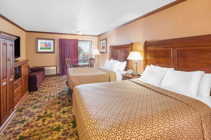 Ramada by Wyndham Mackinaw City Waterfront