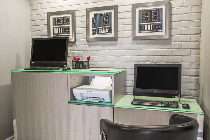 Business Center 27 of 28