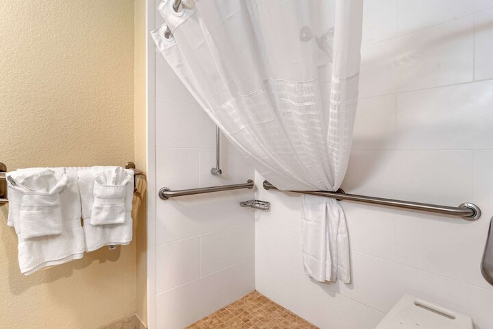 Comfort Inn & Suites South Hill I-85