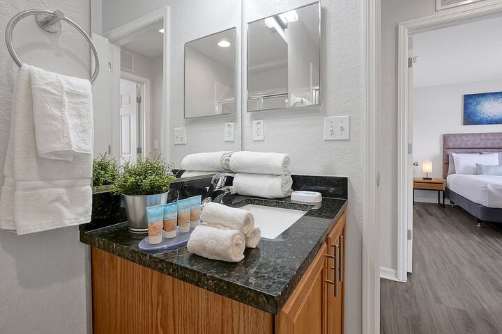 Regal Oaks Resort Vacation Townhomes by IDILIQ