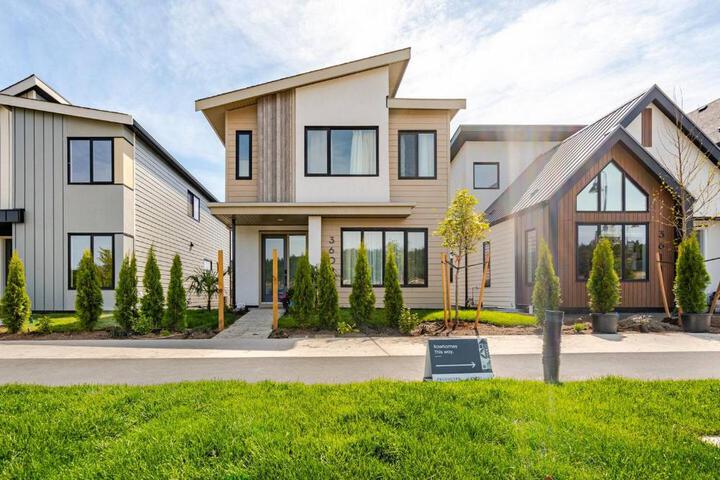 Victorias Family Oceanside Retreat brand new 2br basement