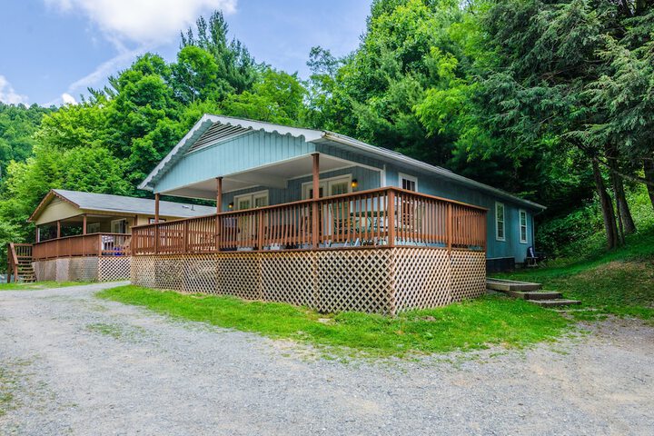 Highland Hills Motel and Cabins – a Master Hosts Resort
