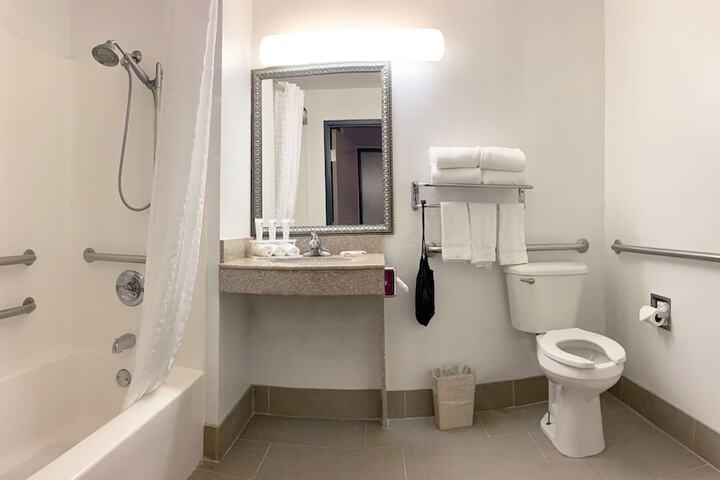 Room 18 of 34