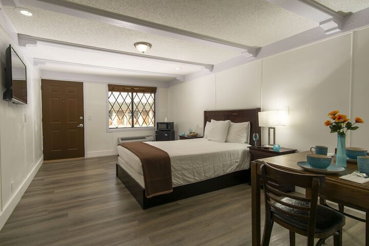 Room 18 of 32
