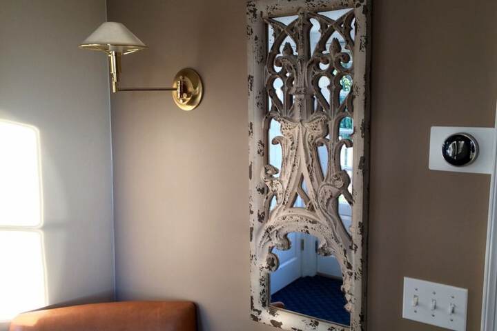 Room 33 of 80