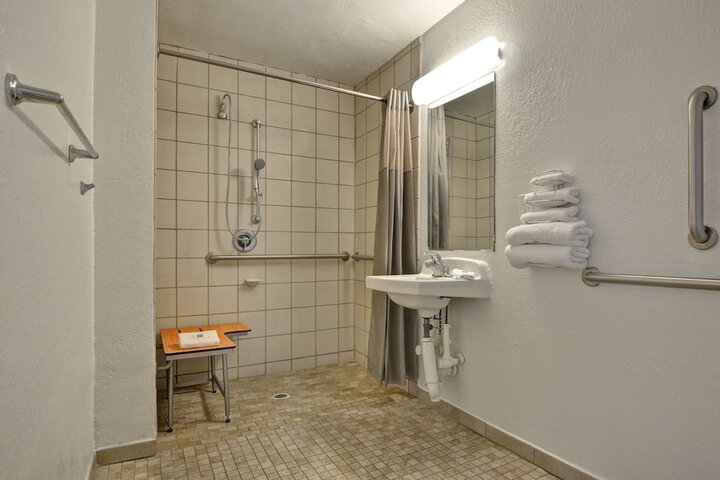 Room 15 of 24