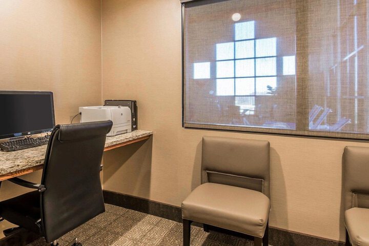 Business Center 30 of 30