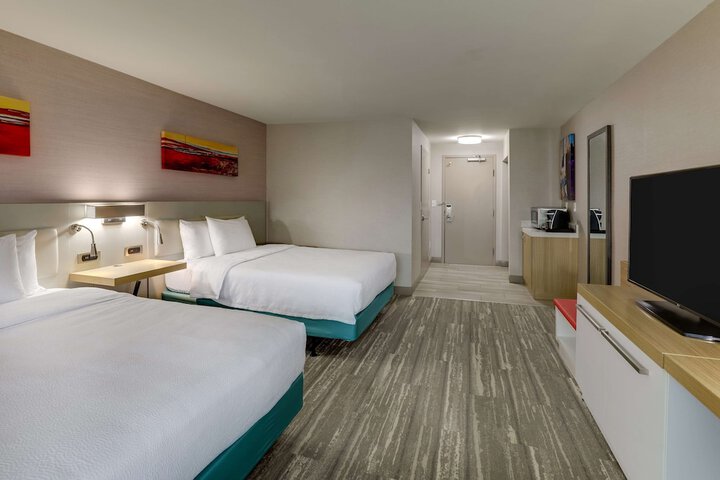 Room 32 of 68
