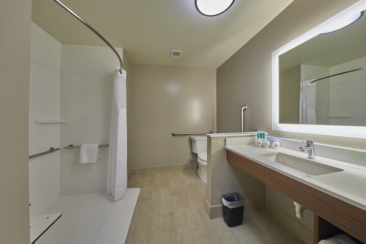 Room 10 of 38