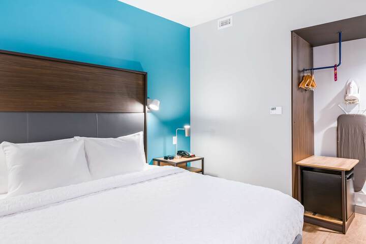 Tru by Hilton Midland