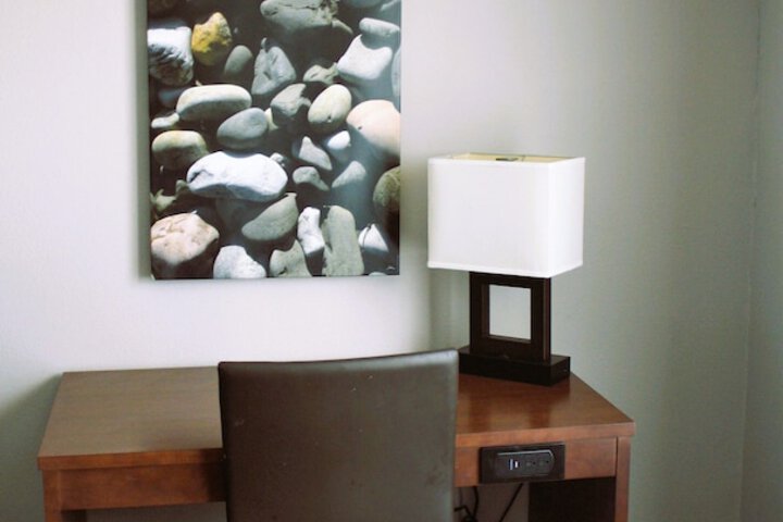 Country Inn & Suites by Radisson Salina, KS