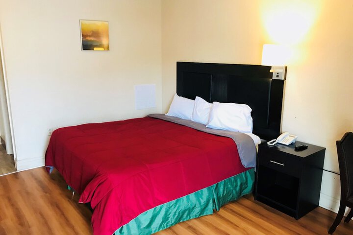 Room 3 of 16