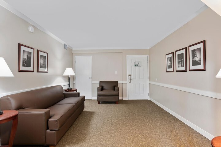 Room 7 of 24