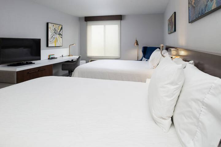 Room 33 of 46