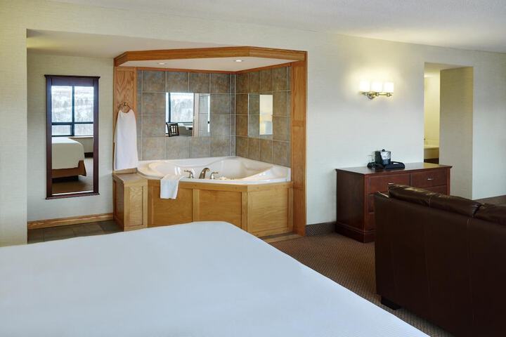 Greenwood Inn & Suites