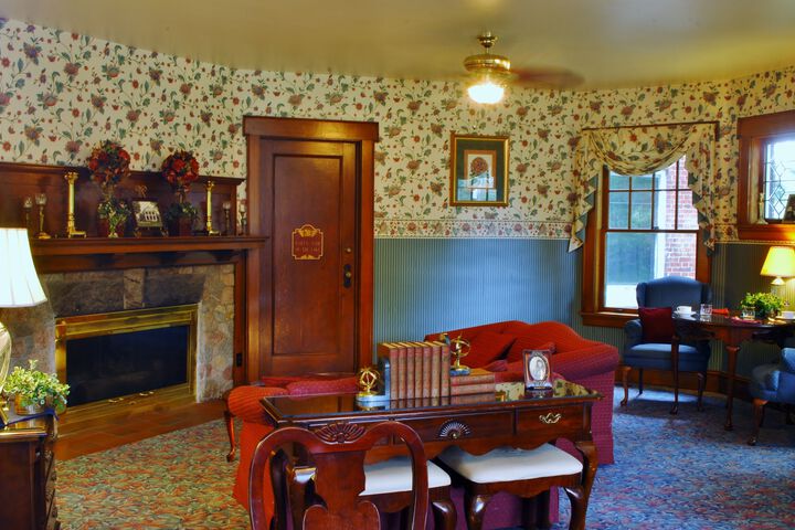 Arbor Hill Inn