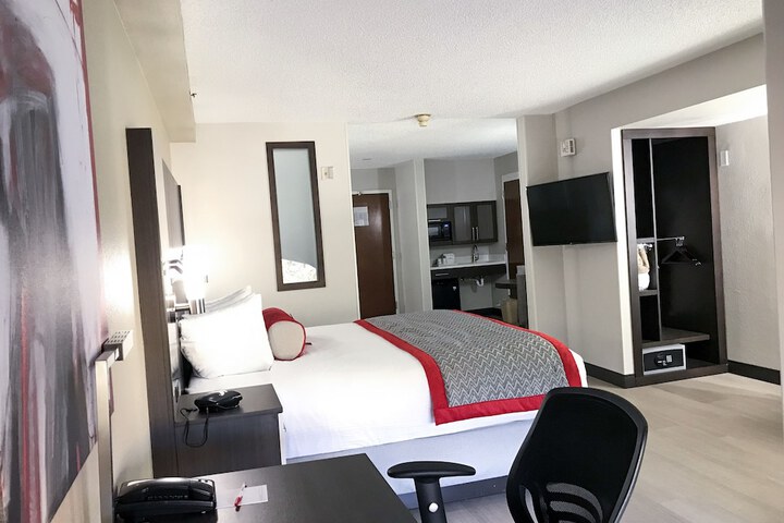 Ramada by Wyndham Suites Orlando Airport