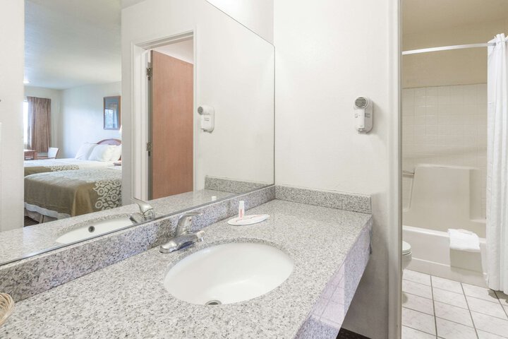 Room 20 of 48
