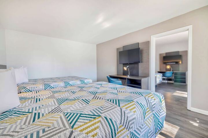 Room 18 of 25
