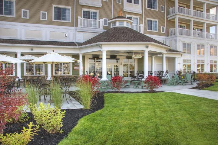 Watkins Glen Harbor Hotel