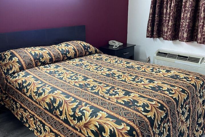 Room 6 of 13