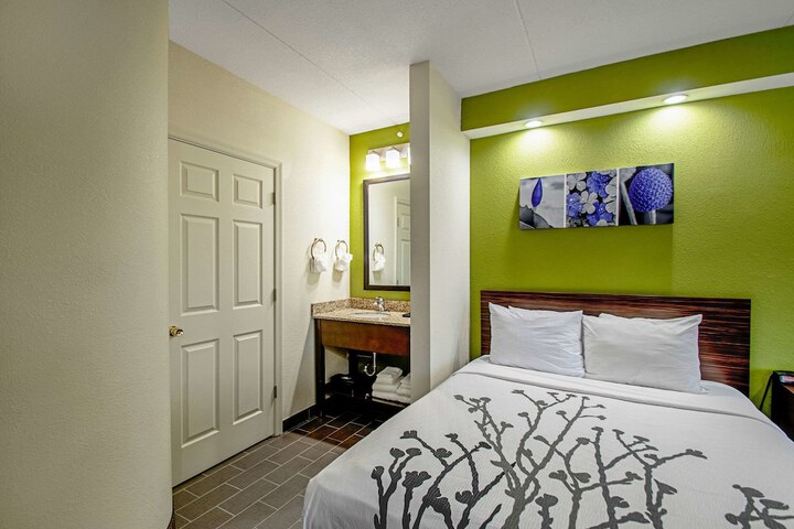 Room 22 of 46