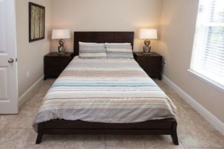 Oakview 4213 6 Br Villa by RedAwning