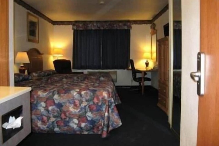 Room 11 of 30