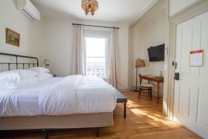 Room 34 of 41