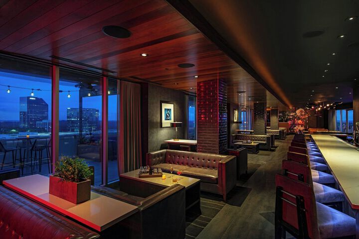 Lounge 62 of 70