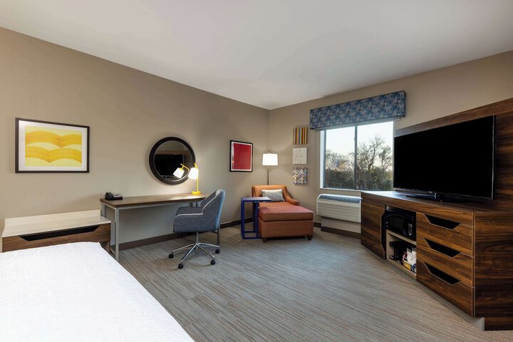 Room 7 of 32