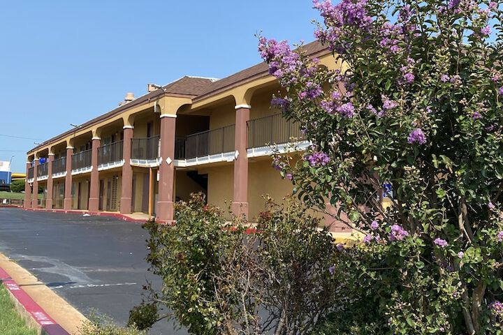 Super 8 by Wyndham Midwest City OK