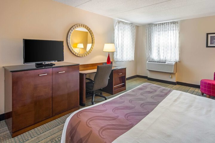 Room 27 of 39