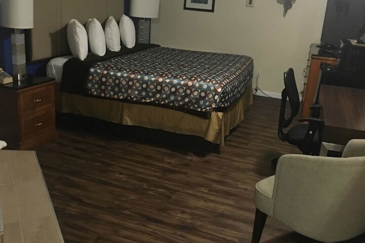 Room 27 of 40