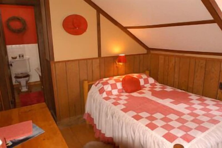Room 33 of 40
