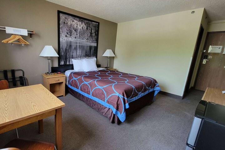 Room 33 of 54