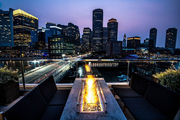 Lounge 67 of 82