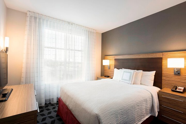 Room 27 of 37