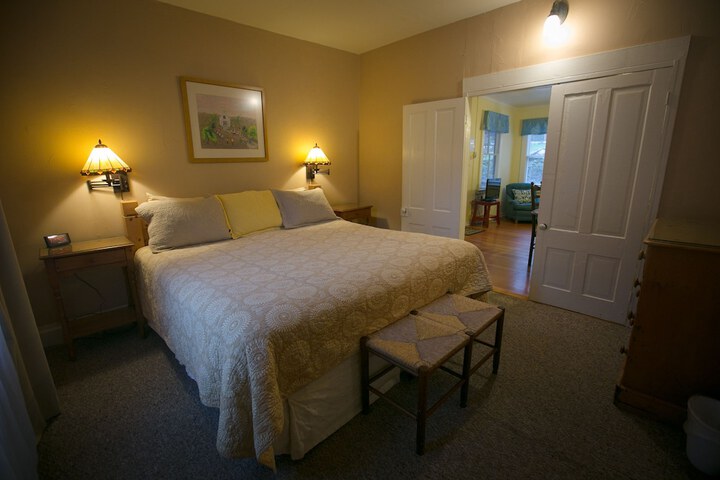 Room 121 of 236