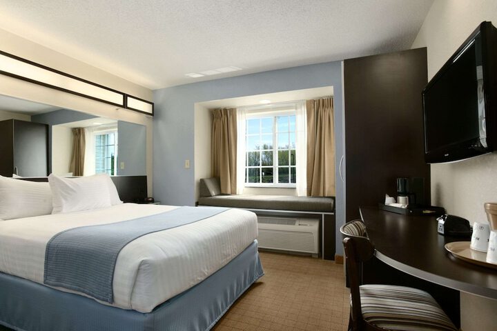 Room 10 of 20
