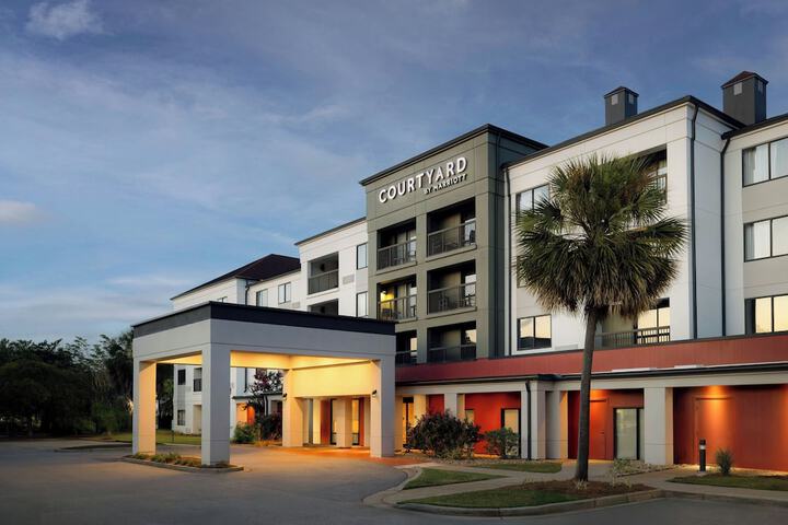 Courtyard by Marriott North Charleston Airport / Coliseum