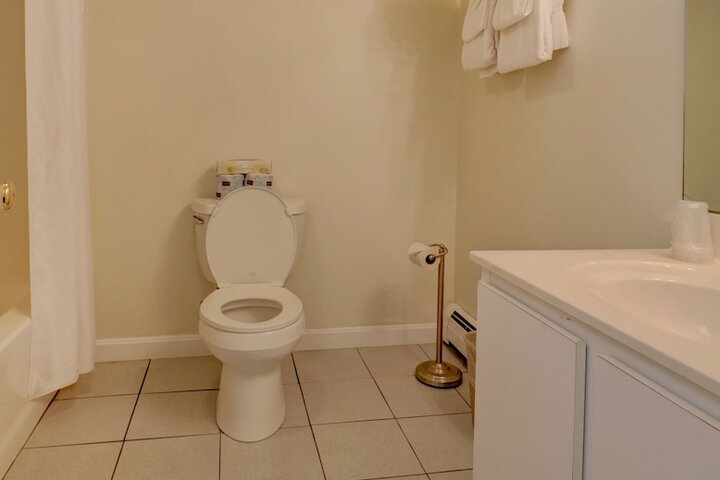Room 33 of 104